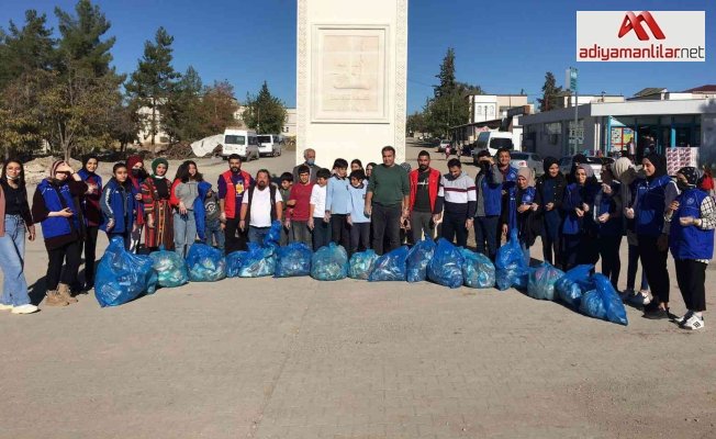 Üniversiteli gençler Samsat sokaklarını temizledi