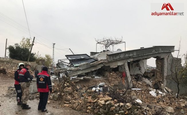 Bomba gibi patlayan mutfak tüpü evi yıktı: 2 yaralı
