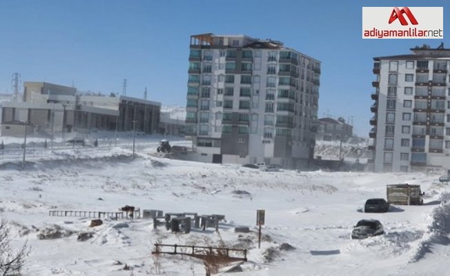 Besni’de kar yağışı yerini tipiye bıraktı