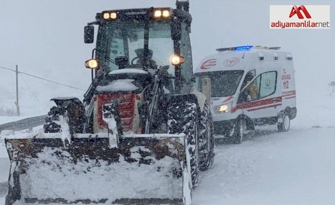 Besni’de şiddetli kar ve tipi bazı yolları kapattı