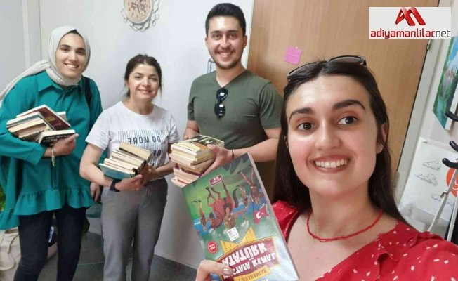 Üniversite öğrencileri, köy okulu için kitap bağışında bulundu
