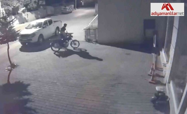 Adıyaman'da Motosiklet hırsızı saniye saniye kameraya yansıdı