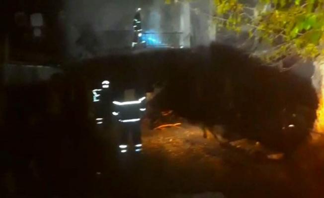 Ahırda çıkan yangında 2 büyükbaş hayvan yanarak telef oldu - Videolu Haber