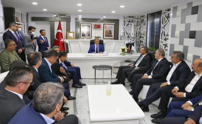 AK Parti Genel Başkan Yardımcısı Kandemir'den, Başkan Kılınç'a ziyaret - Videolu Haber 