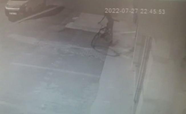Bisiklet hırsızlığı güvenlik kameralarına yansıdı - Videolu Haber 