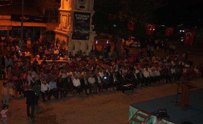 Çelikhan'da vatandaşlar demokrasi nöbetinde buluştu