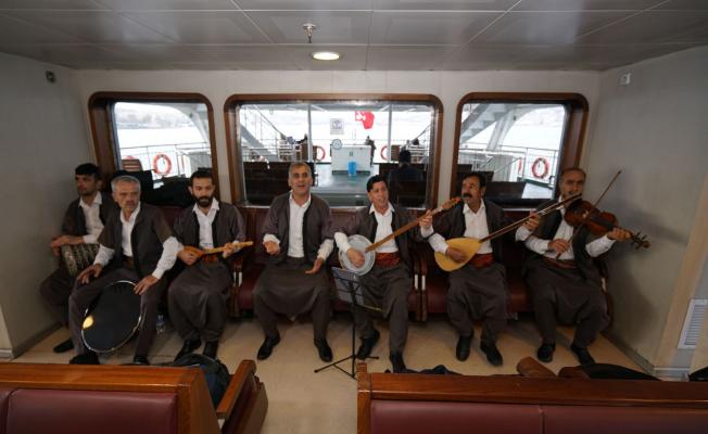 İstanbul şehir hattı vapurunda Harfane konseri
