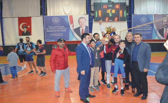 Kahta'da öğretmenler voleybol turnuvası sona erdi