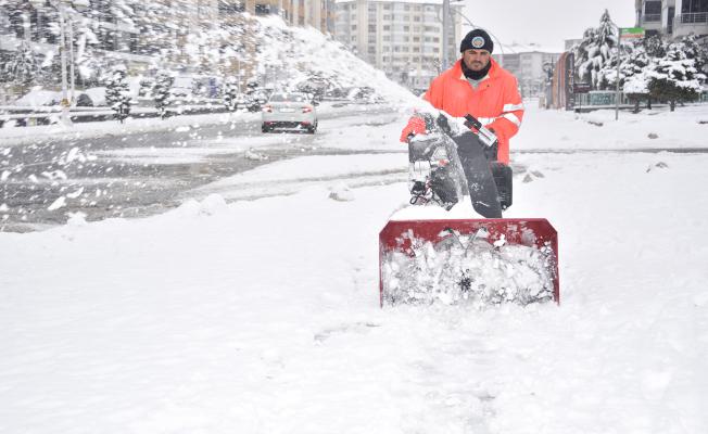 Karla mücadele kırsalda ve şehir merkezinde devam ediyor