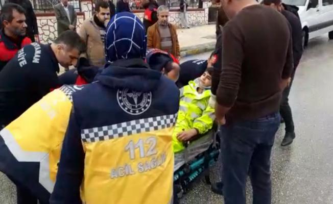 Kayganlaşan yolda devrilen elektrikli bisiklet sürücüsü yaralandı - Videolu Haber 