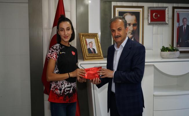 Milli Sporcudan, Başkan Kılınç'a ziyaret