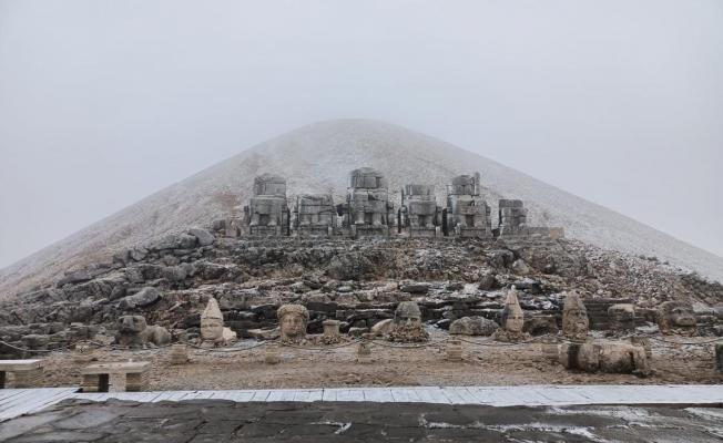 Nemrut Dağı'na yılın ilk karı düştü - Videolu Haber 