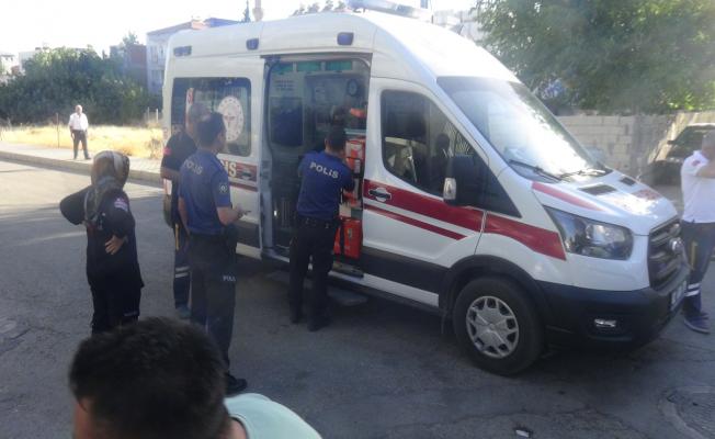 Otomobille çarpışan ambulanstaki doktor yaralandı - Videolu Haber