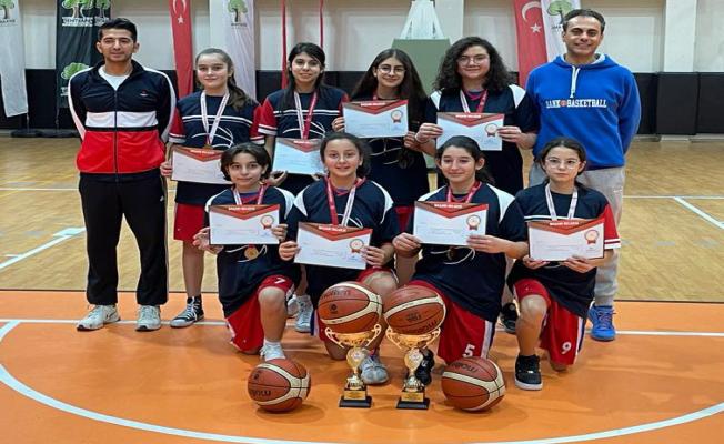SANKO Okulları kız ve erkek basketbol takımları şampiyon oldu