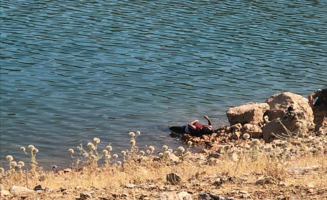 Tekneyle baraj göletine açılan balıkçılar ceset buldu