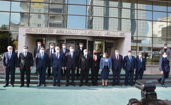 Vali Gül ve Başkan Şahin hububat ihracatçılarını kutladı
